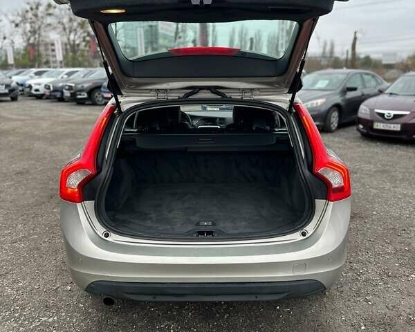 Бежевый Вольво B60, объемом двигателя 1.6 л и пробегом 215 тыс. км за 9700 $, фото 11 на Automoto.ua