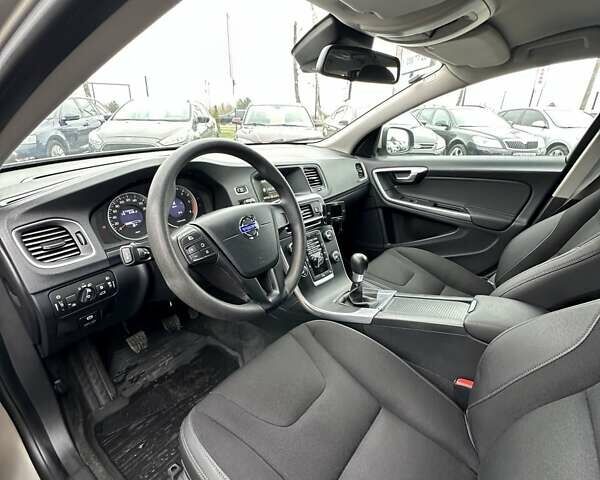 Бежевый Вольво B60, объемом двигателя 1.6 л и пробегом 215 тыс. км за 9700 $, фото 20 на Automoto.ua