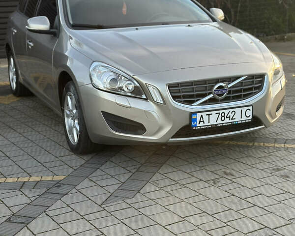 Бежевий Вольво B60, об'ємом двигуна 1.56 л та пробігом 255 тис. км за 8550 $, фото 2 на Automoto.ua