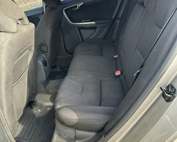 Бежевий Вольво B60, об'ємом двигуна 1.56 л та пробігом 255 тис. км за 9300 $, фото 26 на Automoto.ua