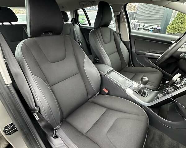 Бежевый Вольво B60, объемом двигателя 1.6 л и пробегом 215 тыс. км за 9700 $, фото 22 на Automoto.ua