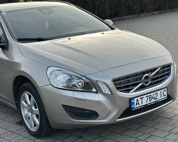 Бежевий Вольво B60, об'ємом двигуна 1.56 л та пробігом 255 тис. км за 9300 $, фото 2 на Automoto.ua