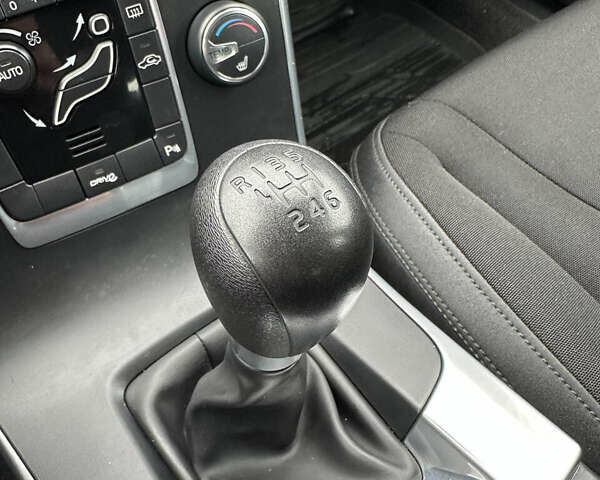 Бежевый Вольво B60, объемом двигателя 1.6 л и пробегом 215 тыс. км за 9700 $, фото 19 на Automoto.ua