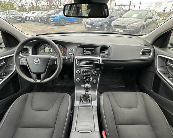 Бежевый Вольво B60, объемом двигателя 1.6 л и пробегом 215 тыс. км за 9700 $, фото 16 на Automoto.ua