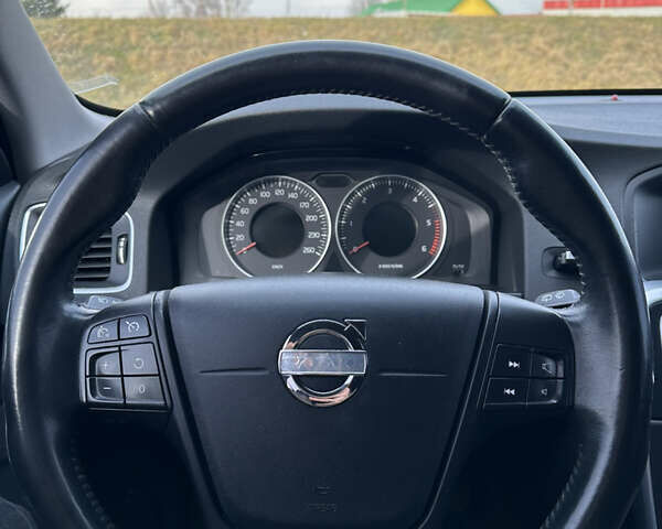 Бежевий Вольво B60, об'ємом двигуна 1.56 л та пробігом 255 тис. км за 9300 $, фото 24 на Automoto.ua