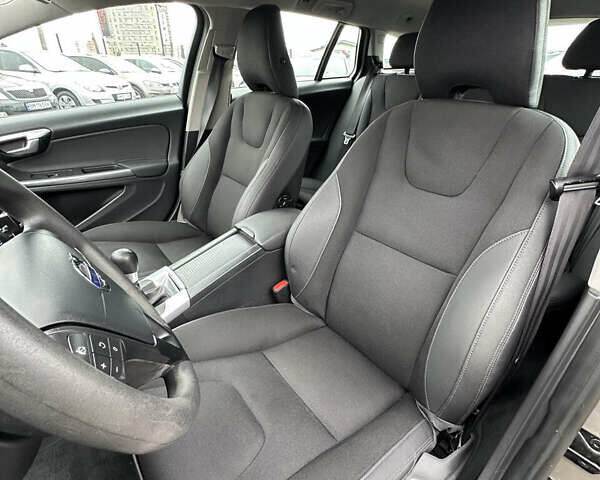 Бежевый Вольво B60, объемом двигателя 1.6 л и пробегом 215 тыс. км за 9700 $, фото 13 на Automoto.ua