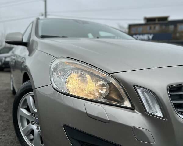 Бежевый Вольво B60, объемом двигателя 1.6 л и пробегом 215 тыс. км за 10300 $, фото 1 на Automoto.ua