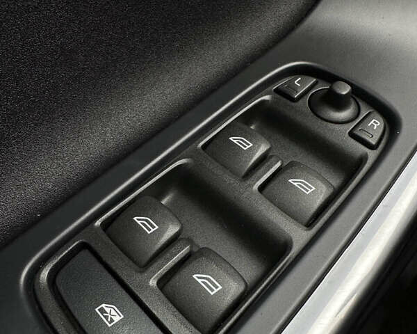 Бежевый Вольво B60, объемом двигателя 1.6 л и пробегом 215 тыс. км за 9700 $, фото 30 на Automoto.ua