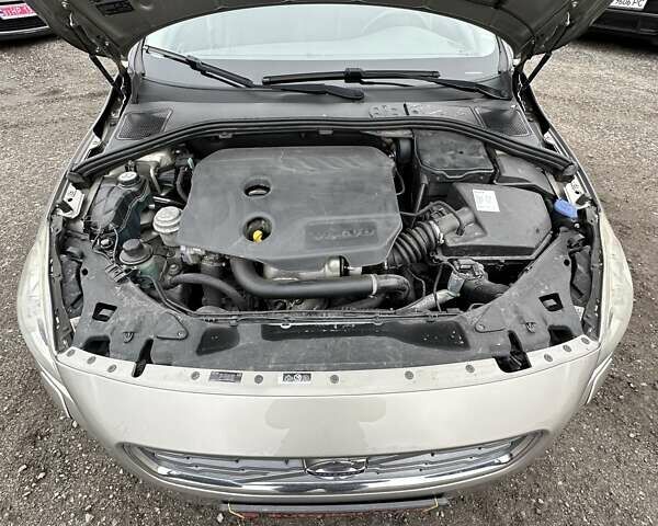 Бежевый Вольво B60, объемом двигателя 1.6 л и пробегом 215 тыс. км за 9700 $, фото 37 на Automoto.ua