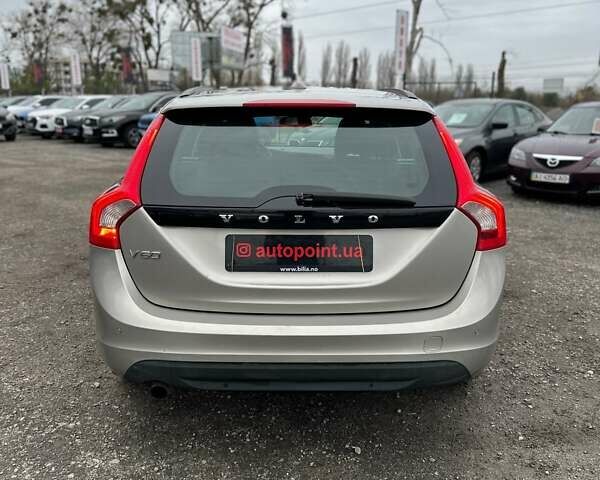 Бежевый Вольво B60, объемом двигателя 1.6 л и пробегом 215 тыс. км за 9700 $, фото 10 на Automoto.ua