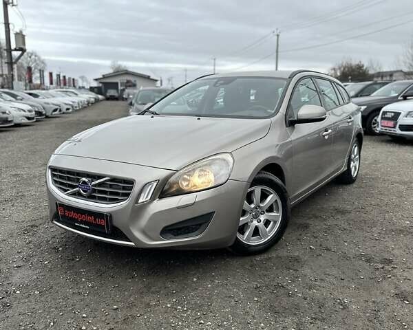 Бежевый Вольво B60, объемом двигателя 1.6 л и пробегом 215 тыс. км за 10300 $, фото 3 на Automoto.ua