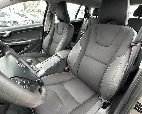 Бежевый Вольво B60, объемом двигателя 1.6 л и пробегом 215 тыс. км за 10300 $, фото 14 на Automoto.ua