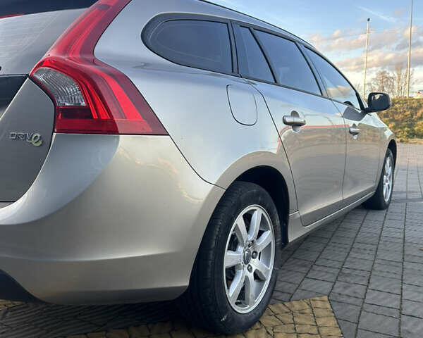 Бежевий Вольво B60, об'ємом двигуна 1.56 л та пробігом 255 тис. км за 8550 $, фото 6 на Automoto.ua