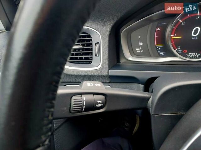Бежевый Вольво B60, объемом двигателя 2 л и пробегом 207 тыс. км за 12999 $, фото 32 на Automoto.ua