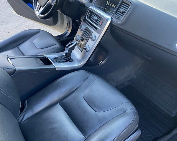 Вольво B60 2016 у Львові на Automoto.ua Бежевий Вольво B60, об'ємом двигуна 1.97 л та пробігом 158 тис. км за 13500 $, фото 30 на Automoto.ua