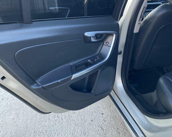 Вольво B60 2016 у Львові на Automoto.ua Бежевий Вольво B60, об'ємом двигуна 1.97 л та пробігом 158 тис. км за 13500 $, фото 28 на Automoto.ua