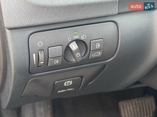 Черный Вольво B60, объемом двигателя 1.98 л и пробегом 275 тыс. км за 10200 $, фото 34 на Automoto.ua
