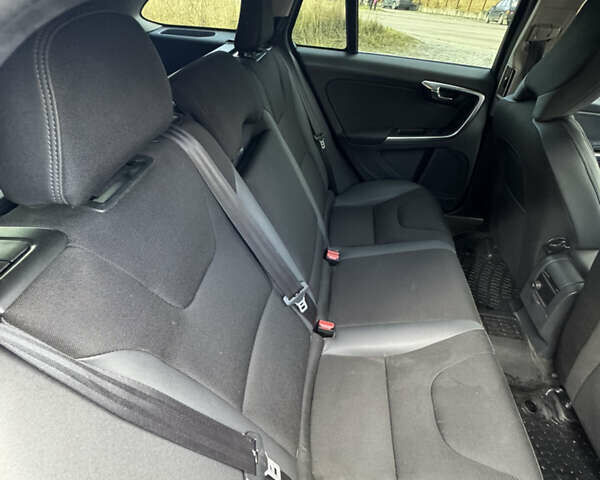 Чорний Вольво B60, об'ємом двигуна 1.98 л та пробігом 334 тис. км за 11777 $, фото 33 на Automoto.ua