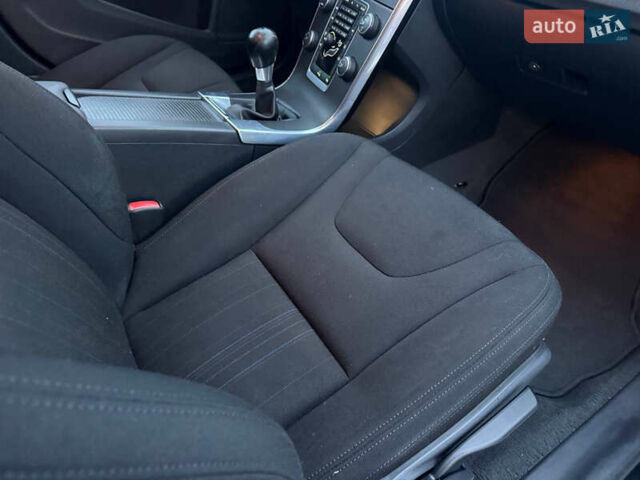 Черный Вольво B60, объемом двигателя 1.6 л и пробегом 242 тыс. км за 9700 $, фото 22 на Automoto.ua