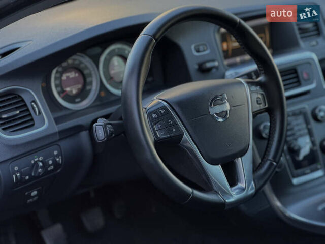 Черный Вольво B60, объемом двигателя 1.56 л и пробегом 275 тыс. км за 10500 $, фото 17 на Automoto.ua