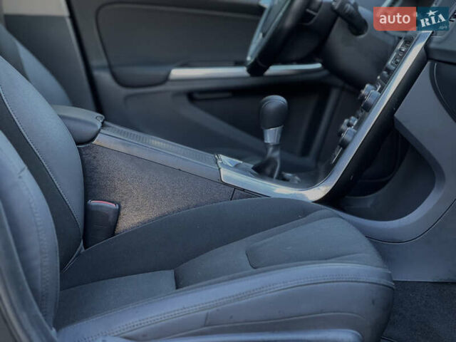 Черный Вольво B60, объемом двигателя 1.56 л и пробегом 275 тыс. км за 10500 $, фото 25 на Automoto.ua