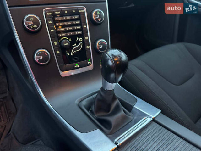 Черный Вольво B60, объемом двигателя 1.6 л и пробегом 242 тыс. км за 9700 $, фото 39 на Automoto.ua