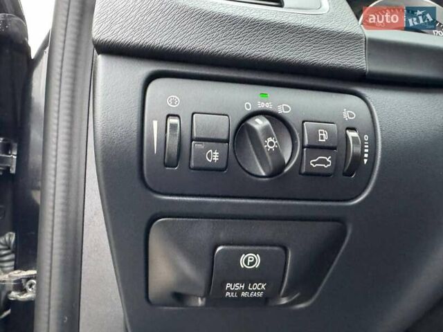 Черный Вольво B60, объемом двигателя 1.98 л и пробегом 237 тыс. км за 12700 $, фото 52 на Automoto.ua