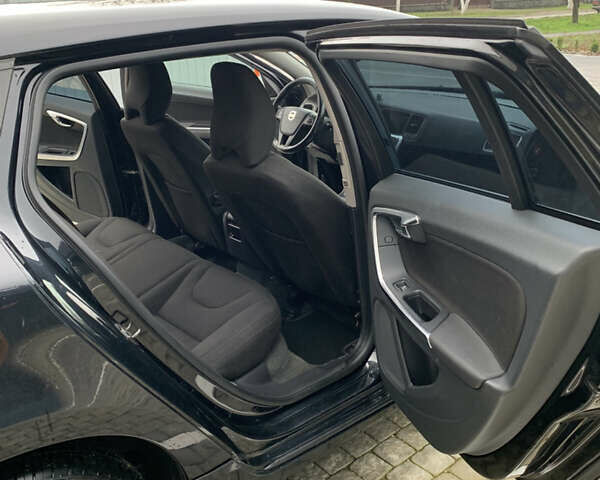 Черный Вольво B60, объемом двигателя 1.98 л и пробегом 228 тыс. км за 12500 $, фото 9 на Automoto.ua