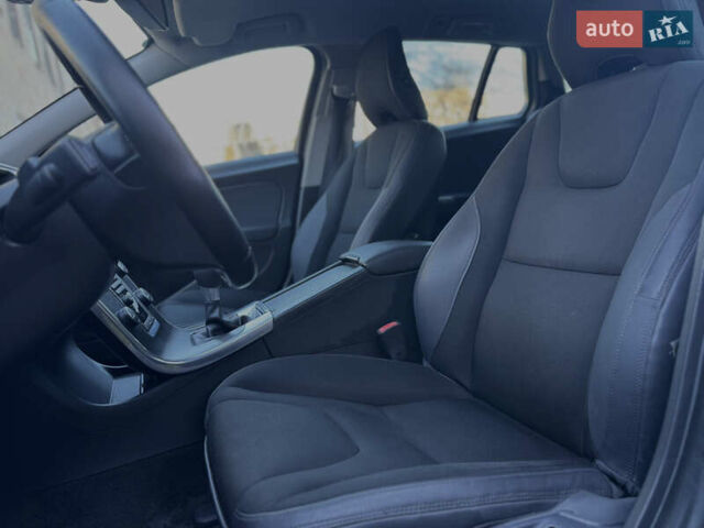 Черный Вольво B60, объемом двигателя 1.56 л и пробегом 275 тыс. км за 10500 $, фото 16 на Automoto.ua