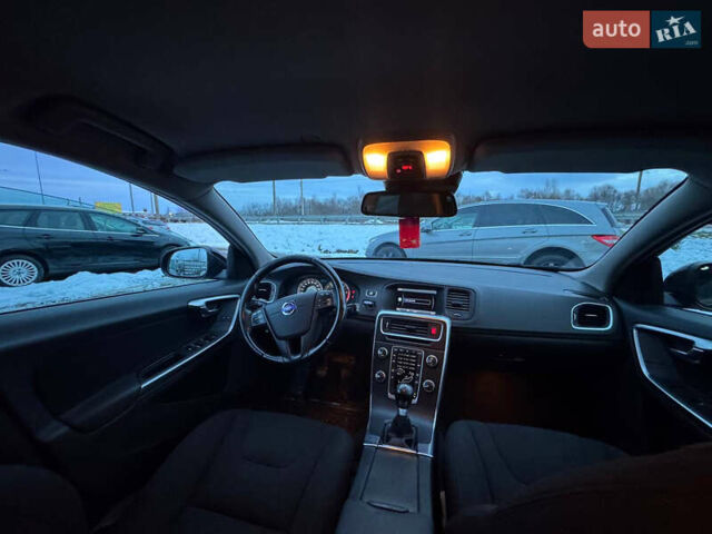 Черный Вольво B60, объемом двигателя 1.6 л и пробегом 242 тыс. км за 9700 $, фото 3 на Automoto.ua