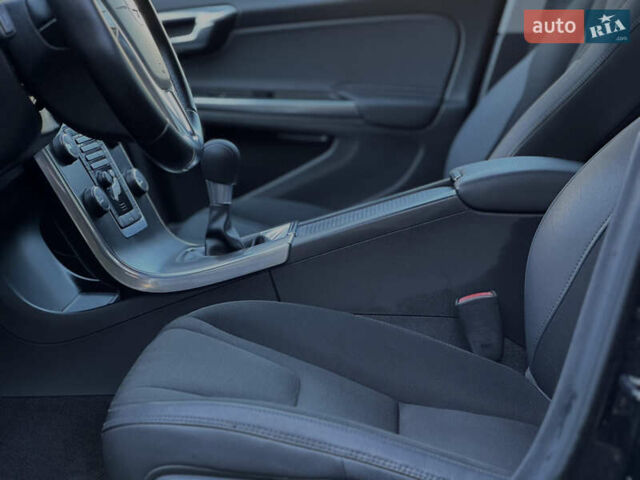 Черный Вольво B60, объемом двигателя 1.56 л и пробегом 275 тыс. км за 10500 $, фото 15 на Automoto.ua