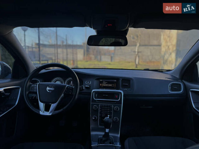 Черный Вольво B60, объемом двигателя 1.56 л и пробегом 275 тыс. км за 10500 $, фото 19 на Automoto.ua