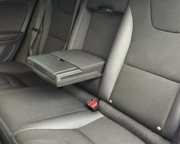 Черный Вольво B60, объемом двигателя 1.98 л и пробегом 237 тыс. км за 12700 $, фото 42 на Automoto.ua