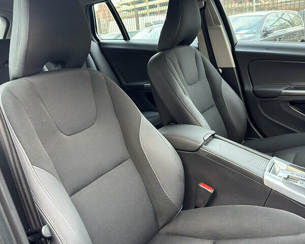 Чорний Вольво B60, об'ємом двигуна 1.98 л та пробігом 240 тис. км за 12700 $, фото 25 на Automoto.ua