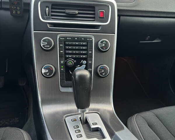 Чорний Вольво B60, об'ємом двигуна 1.98 л та пробігом 240 тис. км за 12700 $, фото 34 на Automoto.ua