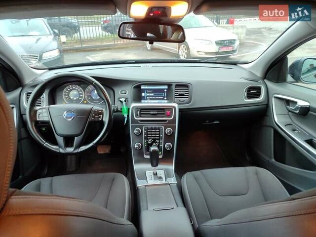 Черный Вольво B60, объемом двигателя 1.98 л и пробегом 237 тыс. км за 12700 $, фото 11 на Automoto.ua