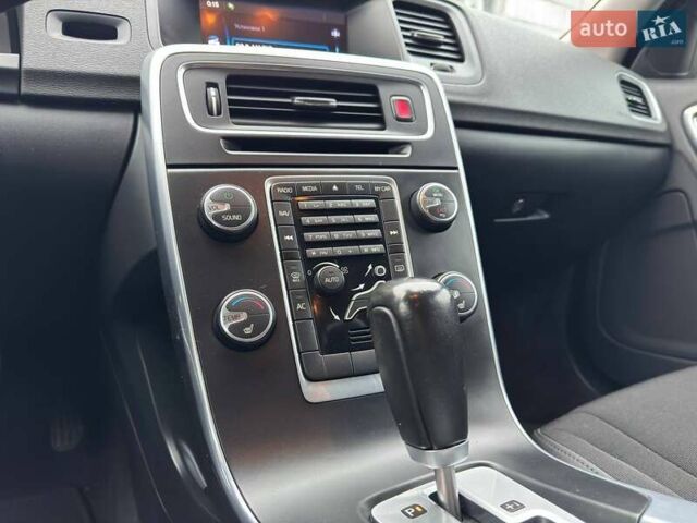 Черный Вольво B60, объемом двигателя 1.98 л и пробегом 237 тыс. км за 12700 $, фото 45 на Automoto.ua