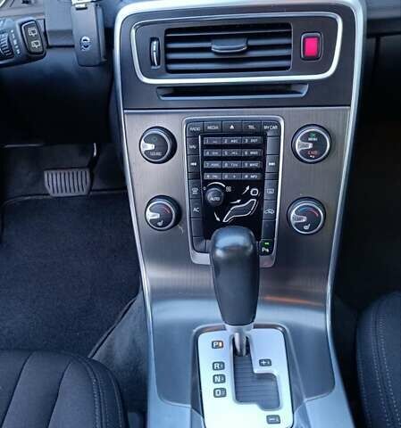 Черный Вольво B60, объемом двигателя 1.98 л и пробегом 226 тыс. км за 10900 $, фото 44 на Automoto.ua