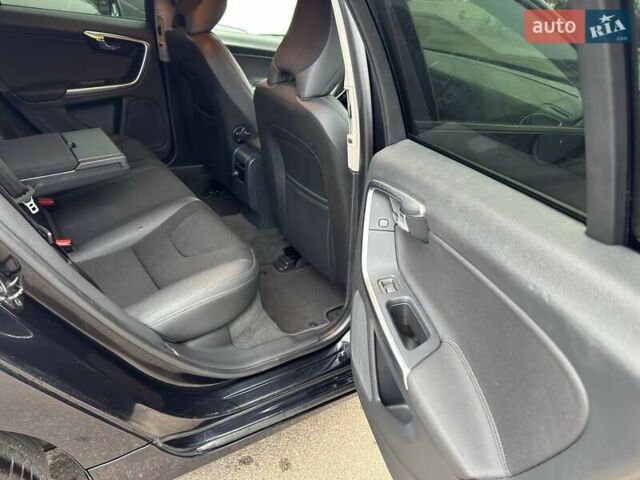 Черный Вольво B60, объемом двигателя 1.98 л и пробегом 237 тыс. км за 12700 $, фото 38 на Automoto.ua
