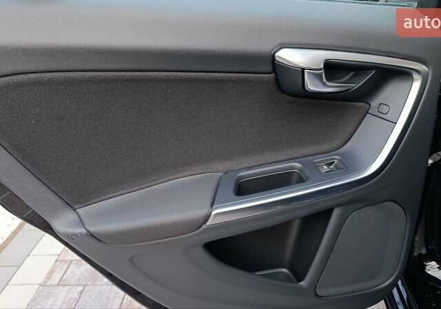 Черный Вольво B60, объемом двигателя 1.98 л и пробегом 226 тыс. км за 10900 $, фото 51 на Automoto.ua