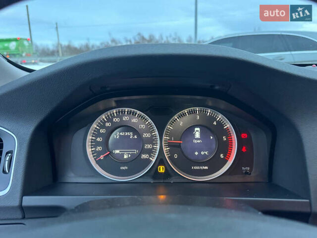 Черный Вольво B60, объемом двигателя 1.6 л и пробегом 242 тыс. км за 9700 $, фото 36 на Automoto.ua