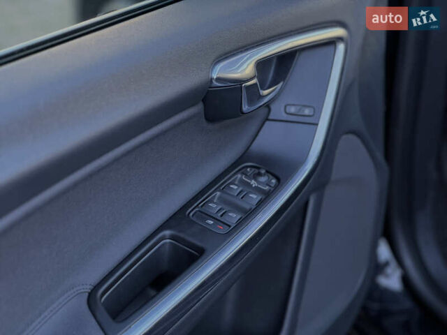 Черный Вольво B60, объемом двигателя 1.56 л и пробегом 275 тыс. км за 9999 $, фото 14 на Automoto.ua