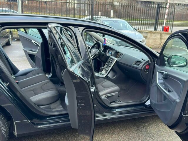 Черный Вольво B60, объемом двигателя 2 л и пробегом 240 тыс. км за 12700 $, фото 15 на Automoto.ua