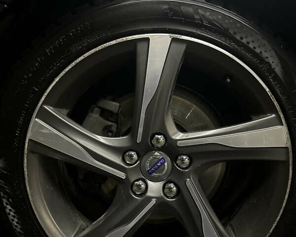 Черный Вольво B60, объемом двигателя 1.98 л и пробегом 252 тыс. км за 12500 $, фото 5 на Automoto.ua