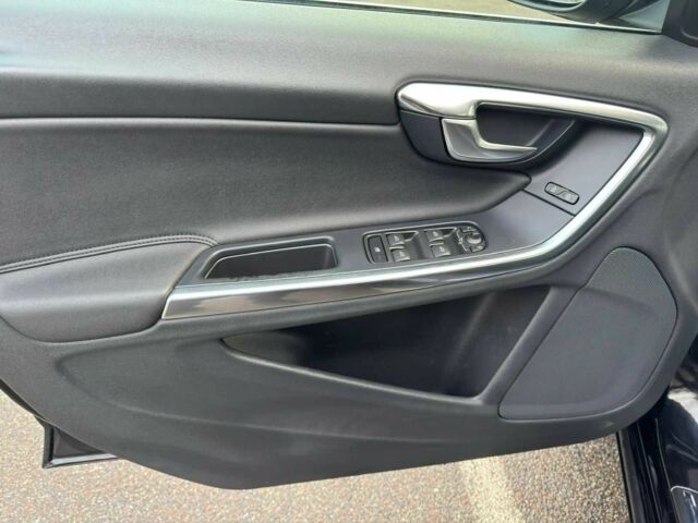 Черный Вольво B60, объемом двигателя 2 л и пробегом 240 тыс. км за 12700 $, фото 21 на Automoto.ua