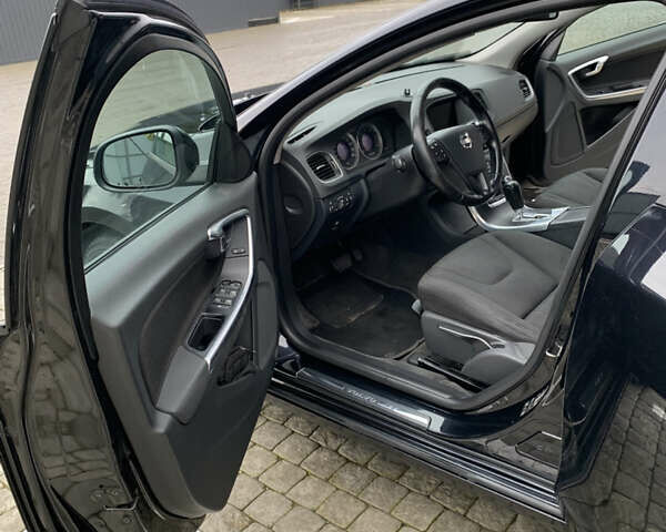Черный Вольво B60, объемом двигателя 1.98 л и пробегом 228 тыс. км за 12500 $, фото 7 на Automoto.ua