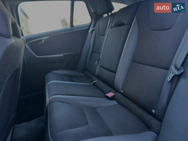 Черный Вольво B60, объемом двигателя 1.56 л и пробегом 275 тыс. км за 9999 $, фото 29 на Automoto.ua