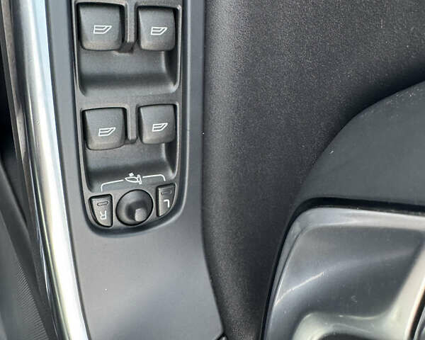 Чорний Вольво B60, об'ємом двигуна 1.98 л та пробігом 240 тис. км за 12700 $, фото 44 на Automoto.ua