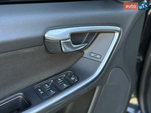 Чорний Вольво B60, об'ємом двигуна 1.56 л та пробігом 299 тис. км за 10099 $, фото 68 на Automoto.ua