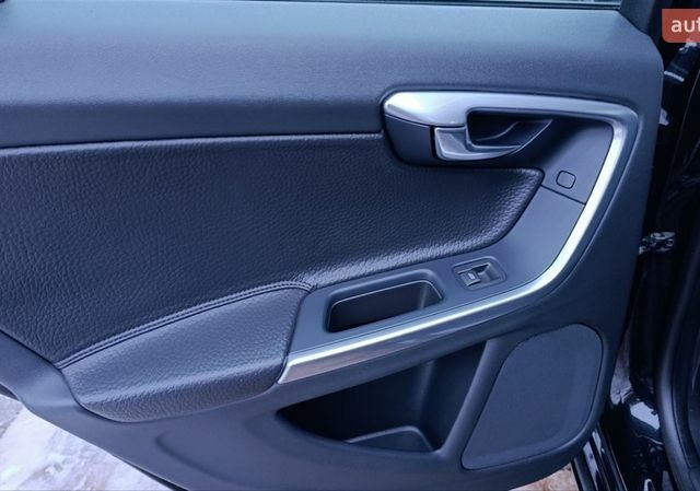 Черный Вольво B60, объемом двигателя 1.56 л и пробегом 252 тыс. км за 9550 $, фото 65 на Automoto.ua